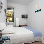 Family Friendly Seaside - Omis - 8668 Apartman Duće