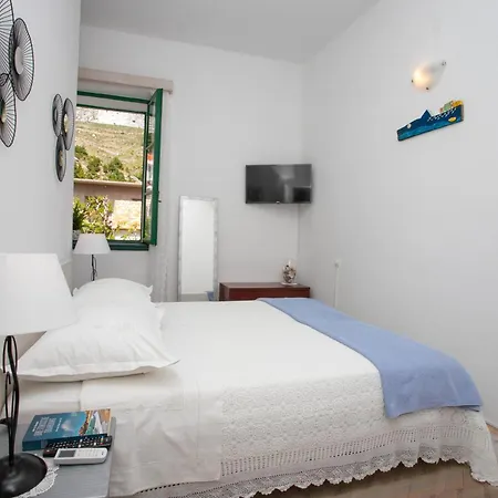 Family Friendly Seaside Duce, Omis - 8668 شقة Duće