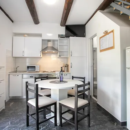 Family Friendly Seaside Duce, Omis - 8668 شقة