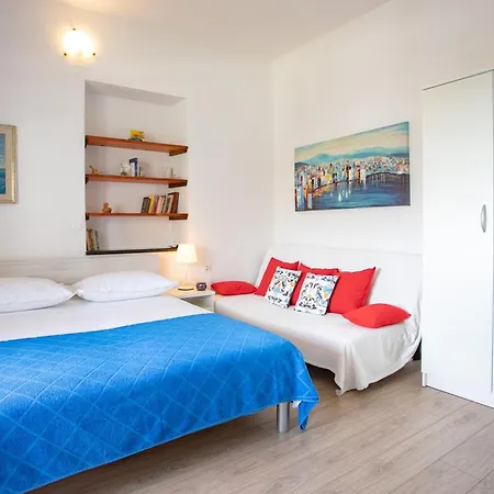 Family Friendly Seaside - Omis - 8668 Apartman Duće