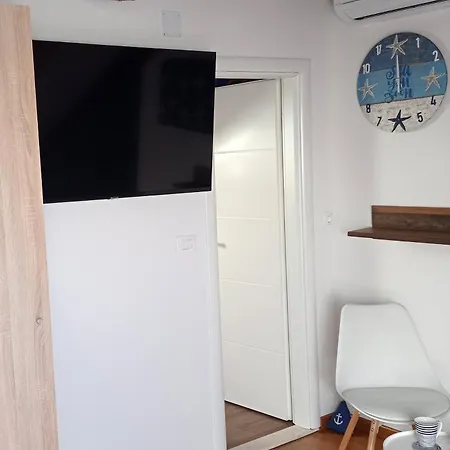 شقة Family Friendly Seaside Duce, Omis - 8668 *